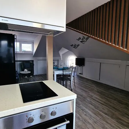 Charming Center Loft * 瓦爾納